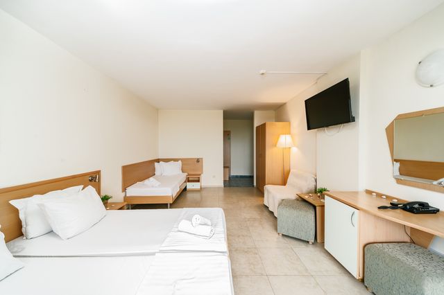 Delfin hotel - Triple room 2ad+2ch